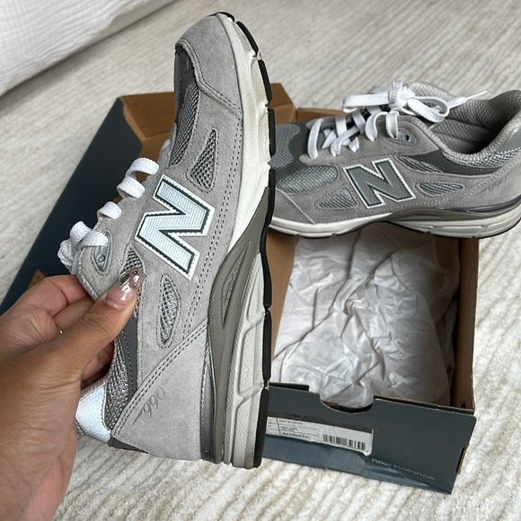 New Balance 990 v3 grey suede Size 6Y so 7.5W - Picture 4 of 4